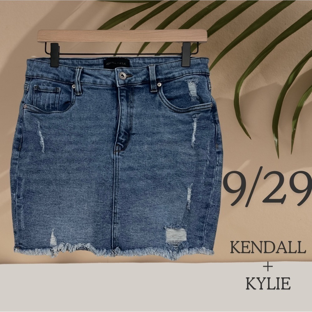 Kendall + Kylie Distressed Jean Skirt Size 9/29